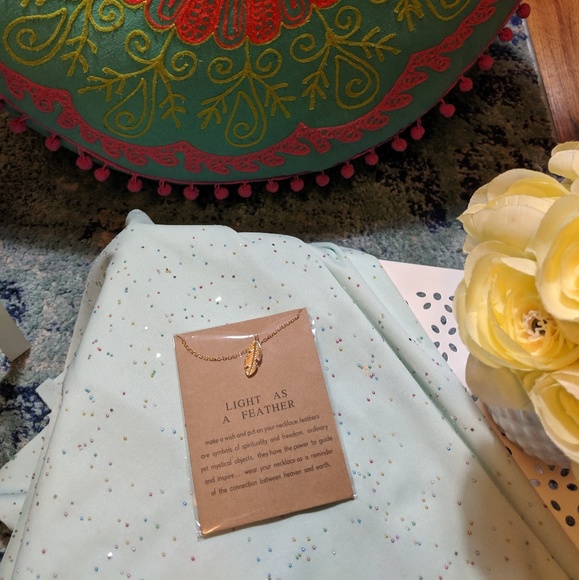 Light as a feather necklace! - Picture 4 of 6